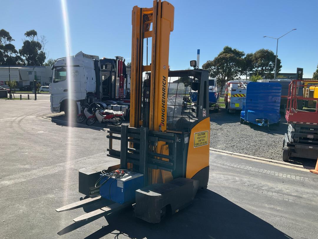 Photo '10' of JUNGHEINRICH ETV Q20 Reach Truck Photo '10' of JUNGHEINRICH ETV Q20 Reach Truck