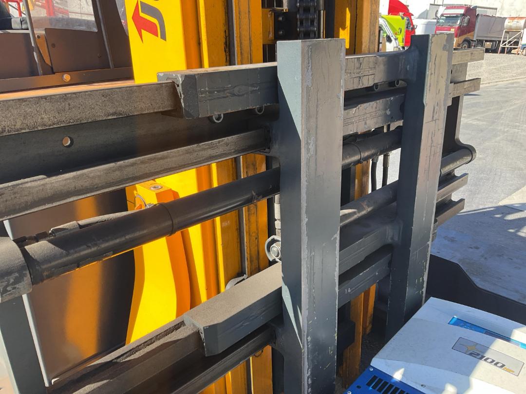 Photo '15' of JUNGHEINRICH ETV Q20 Reach Truck Photo '15' of JUNGHEINRICH ETV Q20 Reach Truck