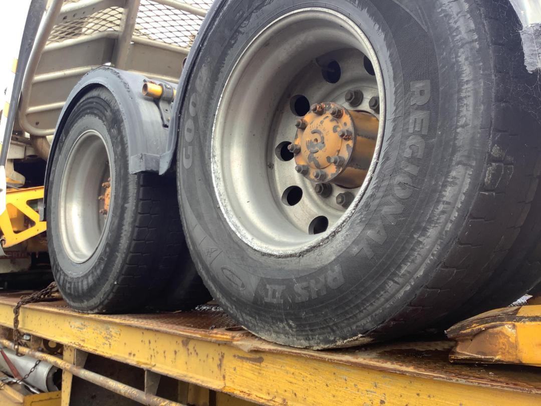 Photo '8' of Kenworth T401 Tractor-Unit Photo '8' of Kenworth T401 Tractor-Unit