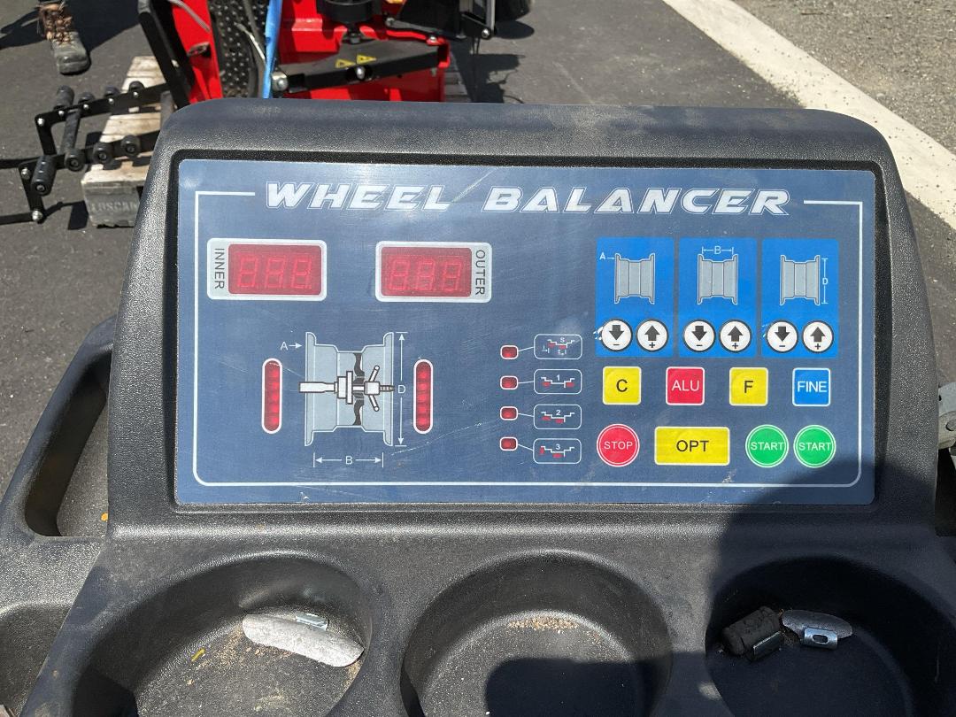 Photo '6' of Nahal Tyre Balancing Machine Photo '6' of Nahal Tyre Balancing Machine