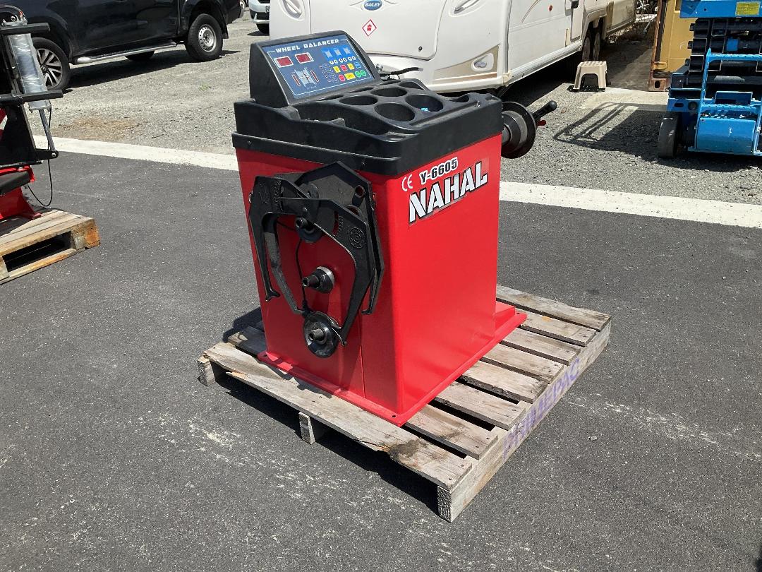 Photo '2' of Nahal Tyre Balancing Machine Photo '2' of Nahal Tyre Balancing Machine