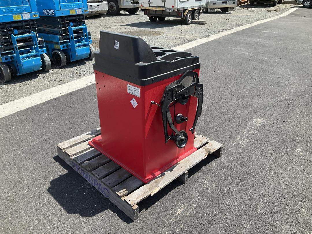 Photo '3' of Nahal Tyre Balancing Machine Photo '3' of Nahal Tyre Balancing Machine