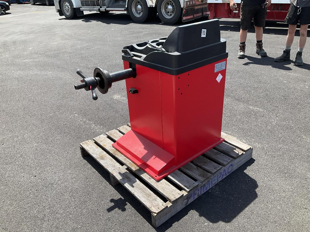 Photo '4' of Nahal Tyre Balancing Machine Photo '4' of Nahal Tyre Balancing Machine