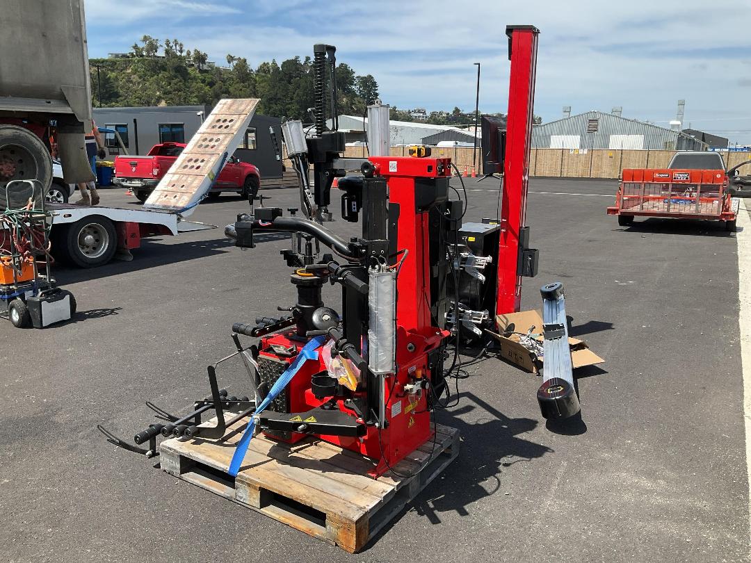 Photo '2' of Nahal Tyre Changing Machine Photo '2' of Nahal Tyre Changing Machine