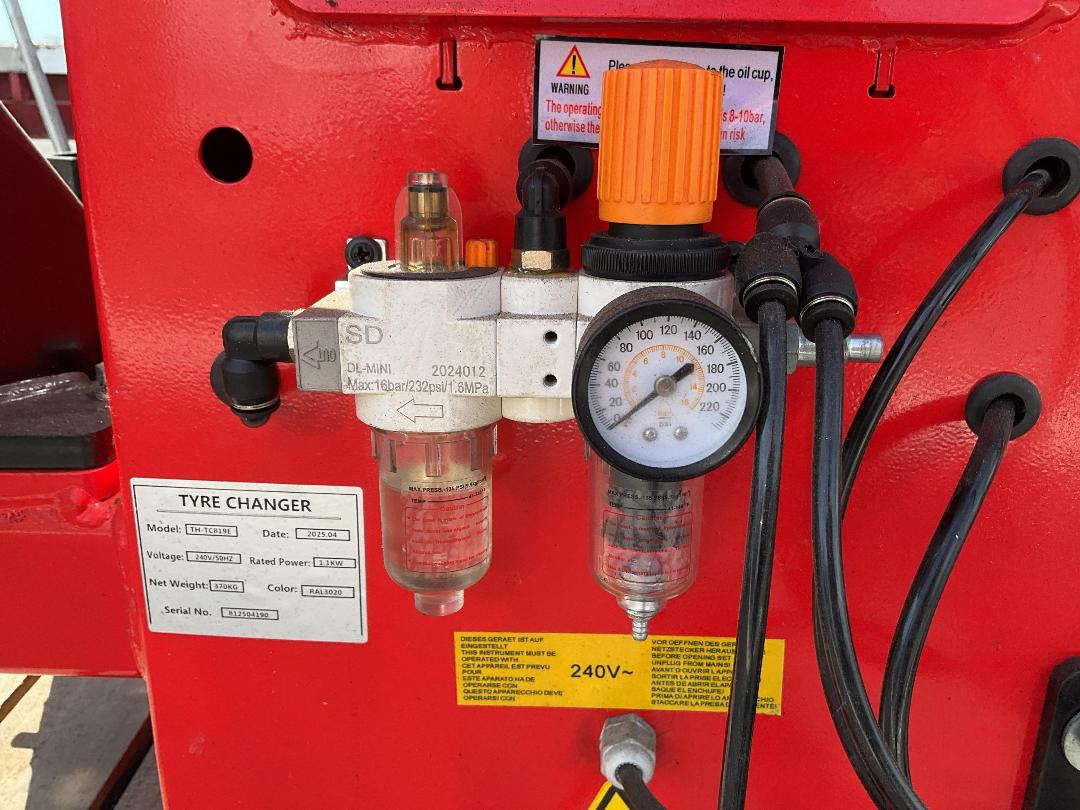 Photo '10' of Nahal Tyre Changing Machine Photo '10' of Nahal Tyre Changing Machine