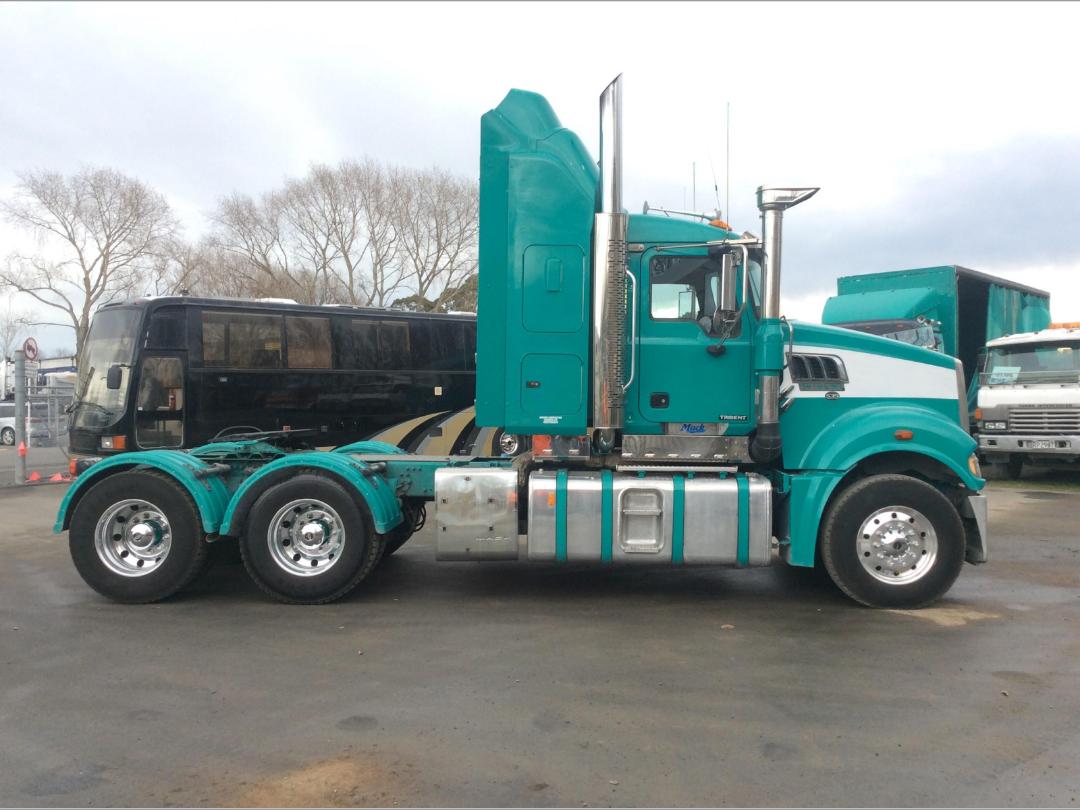 Photo '2' of MACK TRIDENT CMHT 6X4 TRACTOR Tractor-Unit Photo '2' of MACK TRIDENT CMHT 6X4 TRACTOR Tractor-Unit