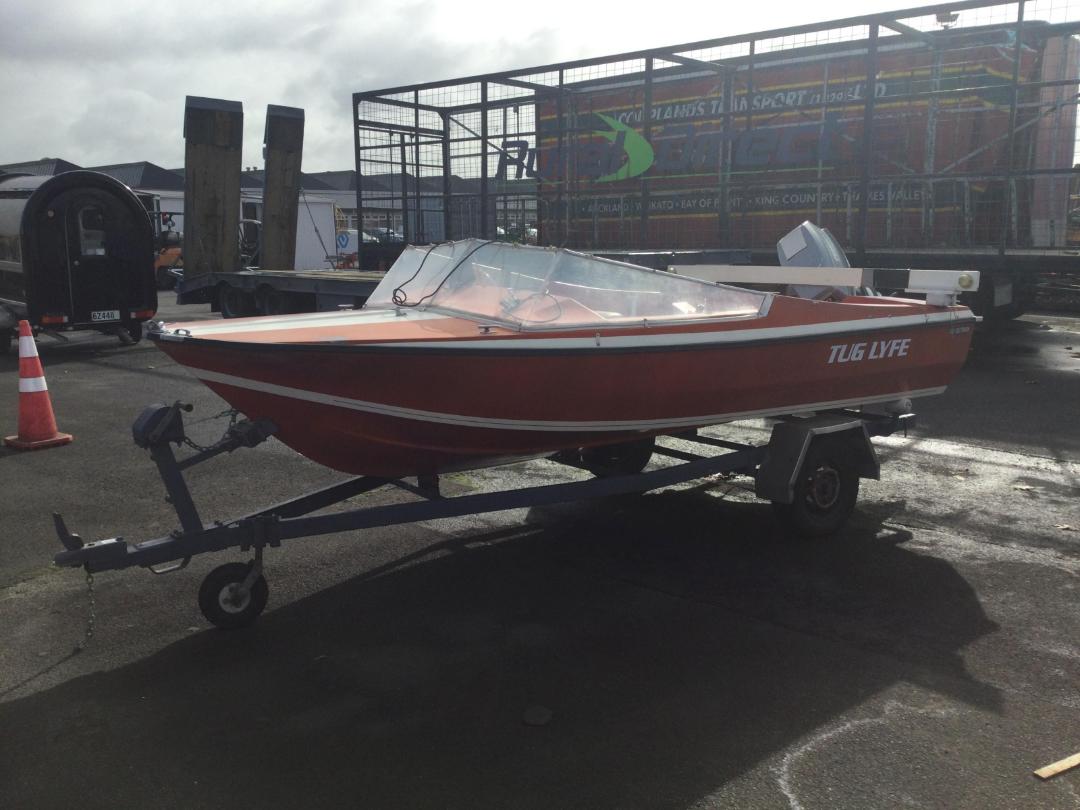 Photo '8' of Glastron Boat and Trailer Photo '8' of Glastron Boat and Trailer