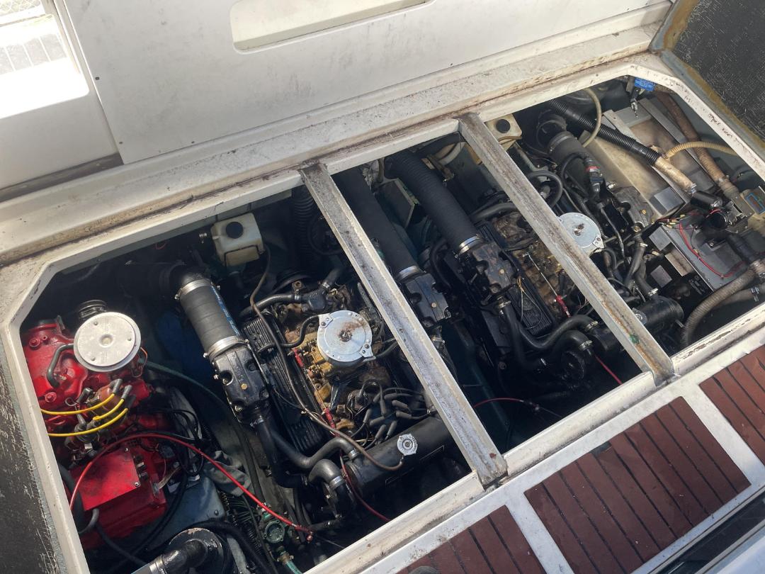 Photo '25' of 1990 Sea-Ray 330 Cabin Cruiser Photo '25' of 1990 Sea-Ray 330 Cabin Cruiser