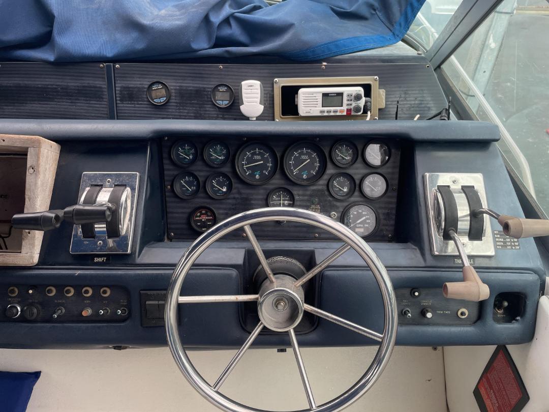 Photo '17' of 1990 Sea-Ray 330 Cabin Cruiser Photo '17' of 1990 Sea-Ray 330 Cabin Cruiser