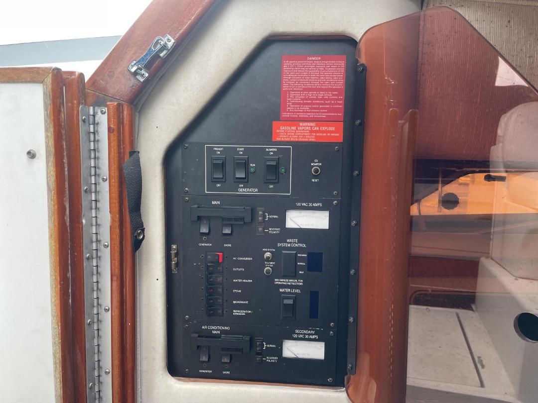 Photo '30' of 1990 Sea-Ray 330 Cabin Cruiser Photo '30' of 1990 Sea-Ray 330 Cabin Cruiser