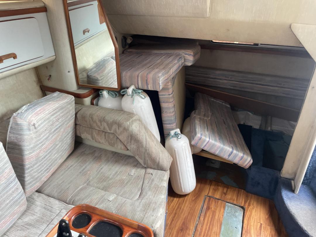 Photo '32' of 1990 Sea-Ray 330 Cabin Cruiser Photo '32' of 1990 Sea-Ray 330 Cabin Cruiser