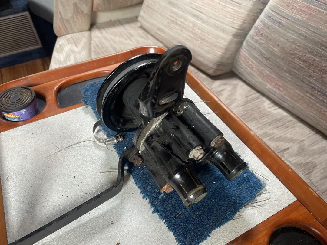 Photo '33' of 1990 Sea-Ray 330 Cabin Cruiser Photo '33' of 1990 Sea-Ray 330 Cabin Cruiser