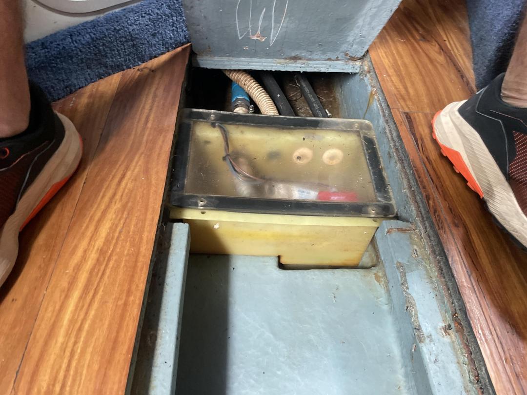 Photo '31' of 1990 Sea-Ray 330 Cabin Cruiser Photo '31' of 1990 Sea-Ray 330 Cabin Cruiser