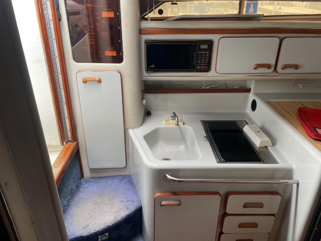 Photo '35' of 1990 Sea-Ray 330 Cabin Cruiser Photo '35' of 1990 Sea-Ray 330 Cabin Cruiser