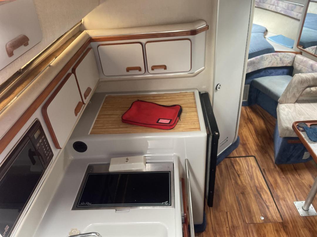 Photo '39' of 1990 Sea-Ray 330 Cabin Cruiser Photo '39' of 1990 Sea-Ray 330 Cabin Cruiser