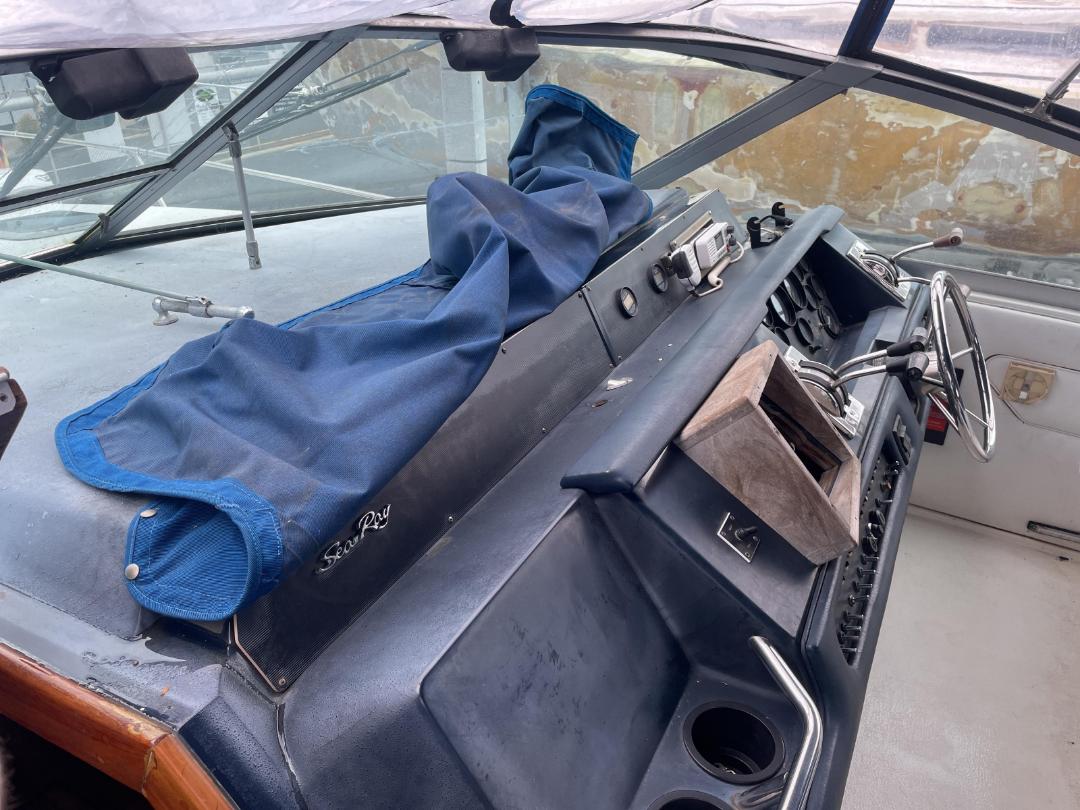 Photo '13' of 1990 Sea-Ray 330 Cabin Cruiser Photo '13' of 1990 Sea-Ray 330 Cabin Cruiser