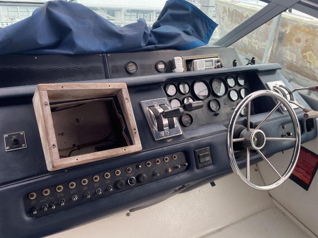 Photo '44' of 1990 Sea-Ray 330 Cabin Cruiser Photo '44' of 1990 Sea-Ray 330 Cabin Cruiser