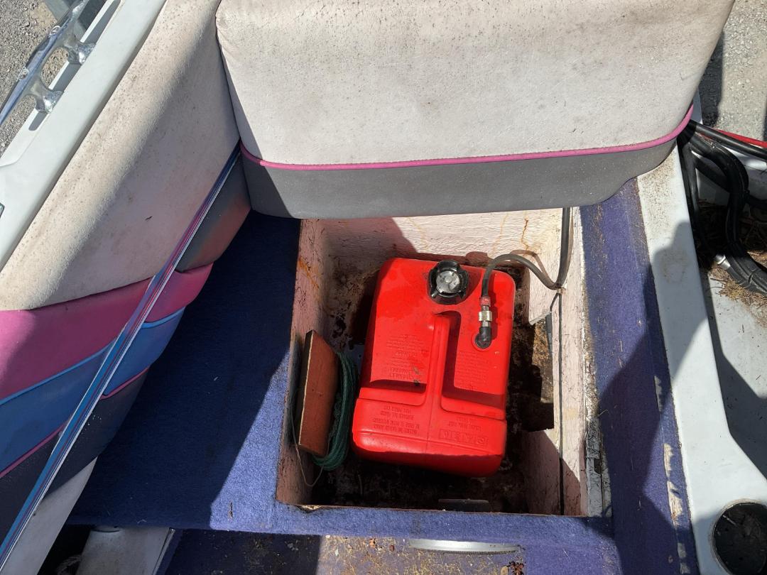 Photo '19' of GH889 : (Circa)1988 Bayliner Capri Photo '19' of GH889 : (Circa)1988 Bayliner Capri