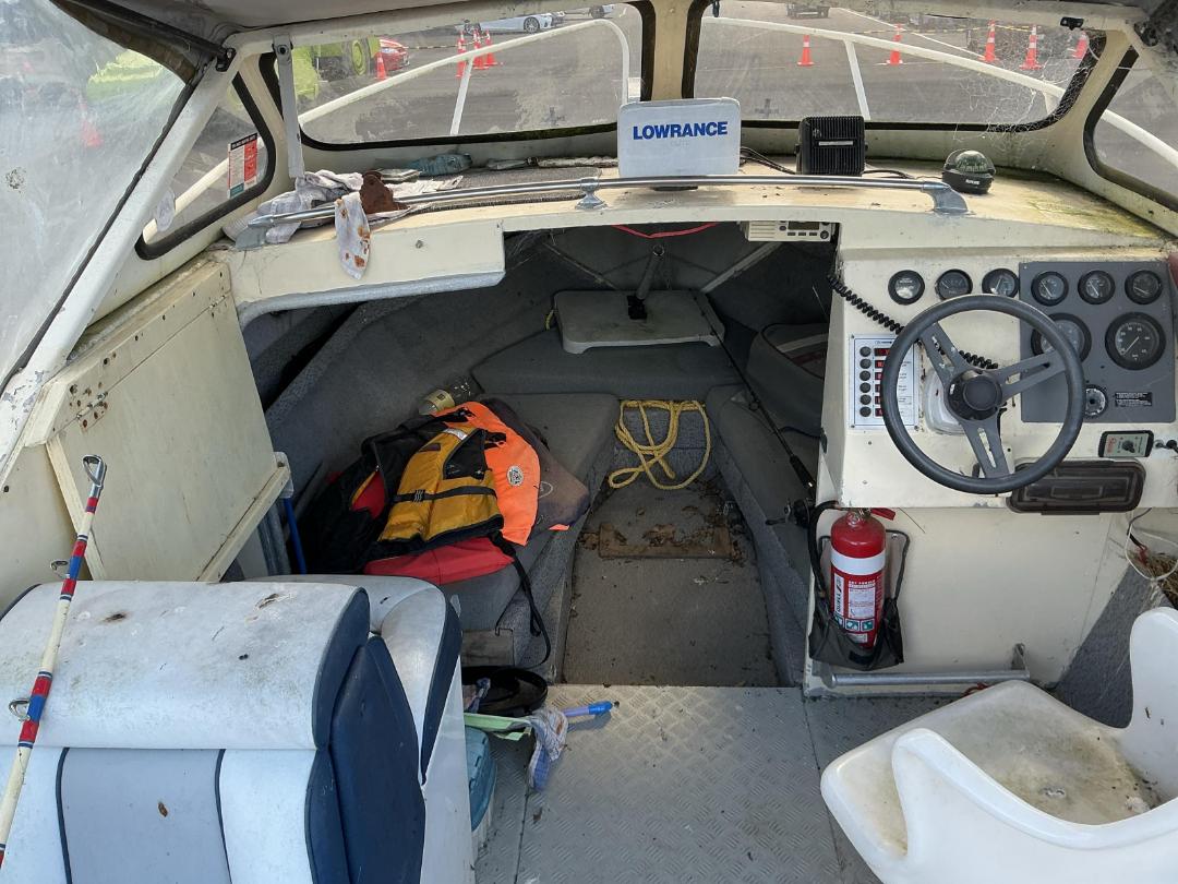 Photo '16' of 95H53 : Ali Craft Boat with Tandem Axle Trailer Photo '16' of 95H53 : Ali Craft Boat with Tandem Axle Trailer