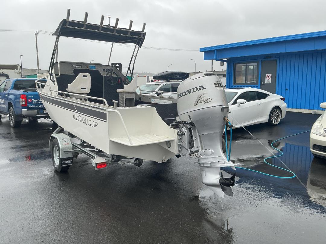 Photo '5' of Aluminum boat, 90HP Honda with Voyager Trailer