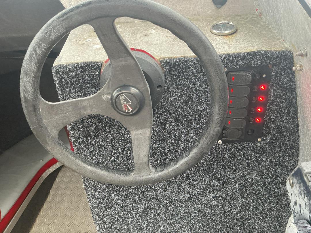 Photo '14' of Aluminum boat, 90HP Honda with Voyager Trailer