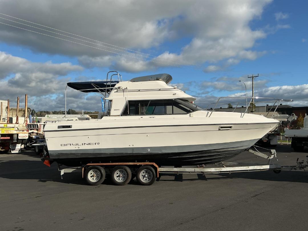 Photo '2' of LE990 : 1989 Bayliner 2556 Ciera Photo '2' of LE990 : 1989 Bayliner 2556 Ciera