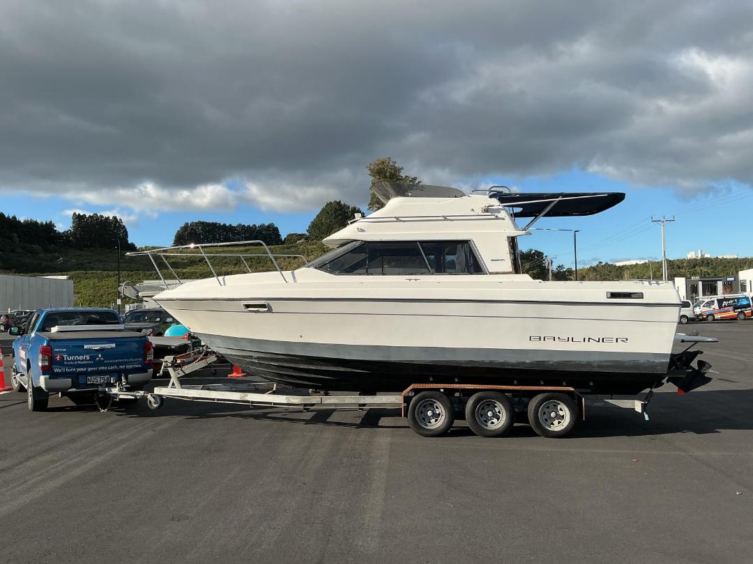 Photo '6' of LE990 : 1989 Bayliner 2556 Ciera Photo '6' of LE990 : 1989 Bayliner 2556 Ciera