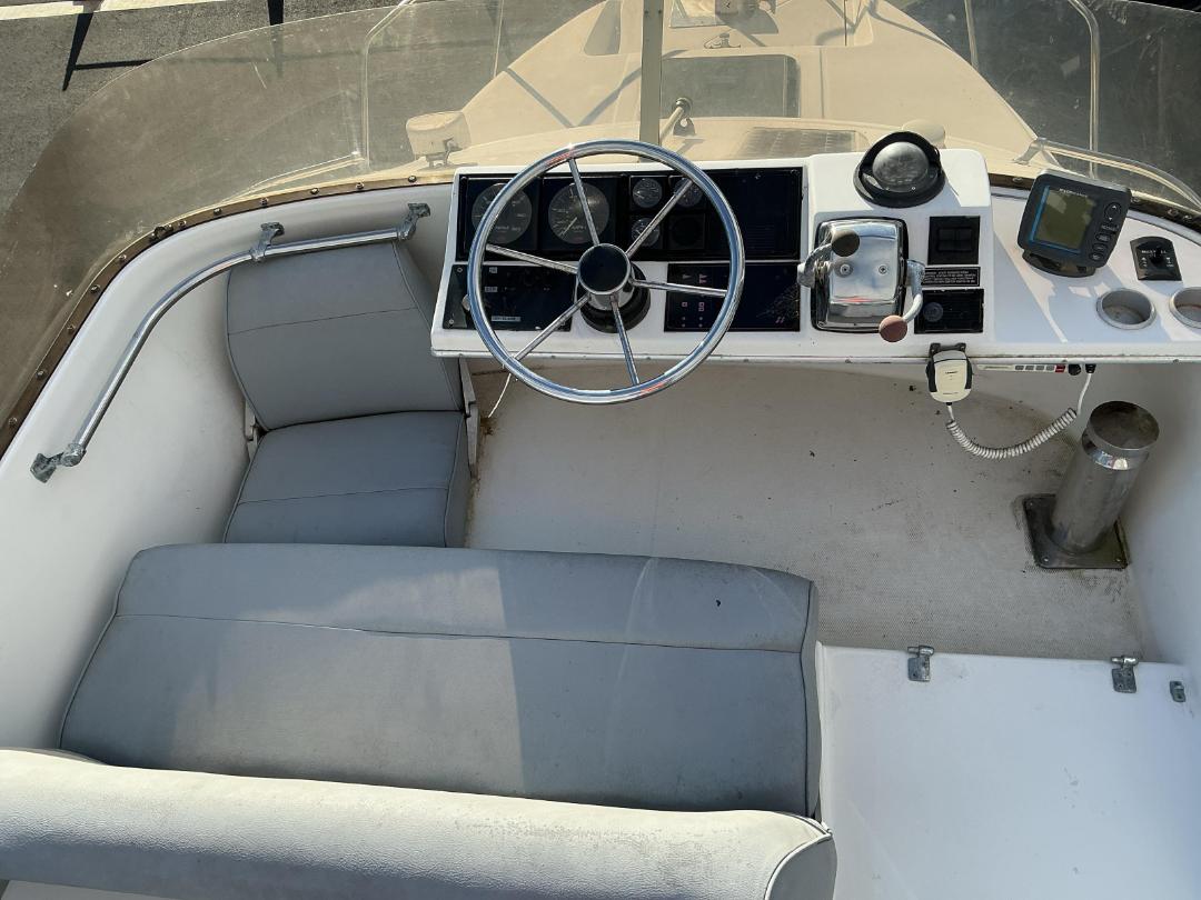 Photo '17' of LE990 : 1989 Bayliner 2556 Ciera Photo '17' of LE990 : 1989 Bayliner 2556 Ciera