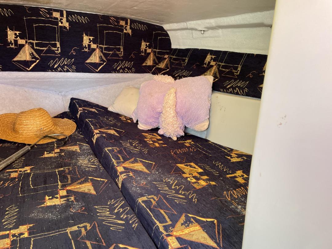 Photo '37' of F718N: Boat & Trailer Photo '37' of F718N: Boat & Trailer