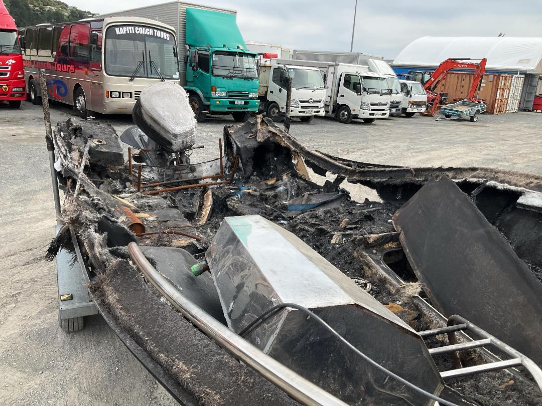 Photo '8' of 6AU88 : 1975 Glasskraft Ambassador 