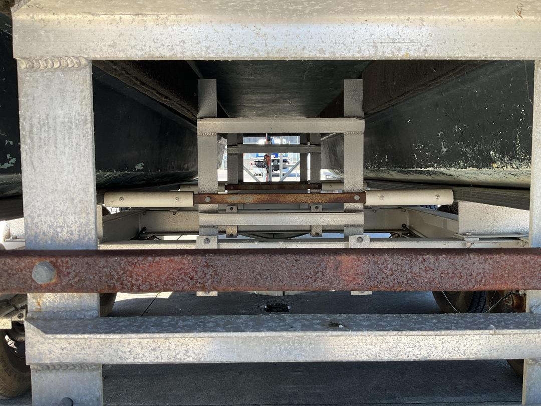 Photo '30' of 318H3 : 2003 Shark Cat 5700 Photo '30' of 318H3 : 2003 Shark Cat 5700