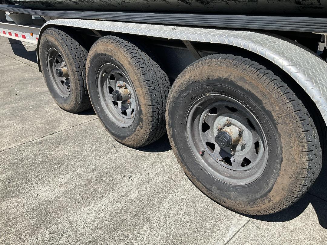 Photo '47' of 318H3 : 2003 Shark Cat 5700 Photo '47' of 318H3 : 2003 Shark Cat 5700