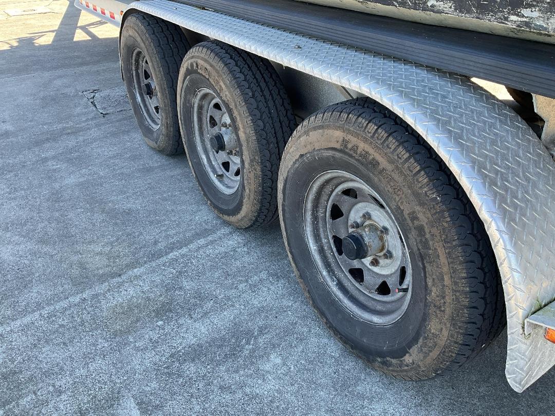 Photo '48' of 318H3 : 2003 Shark Cat 5700 Photo '48' of 318H3 : 2003 Shark Cat 5700