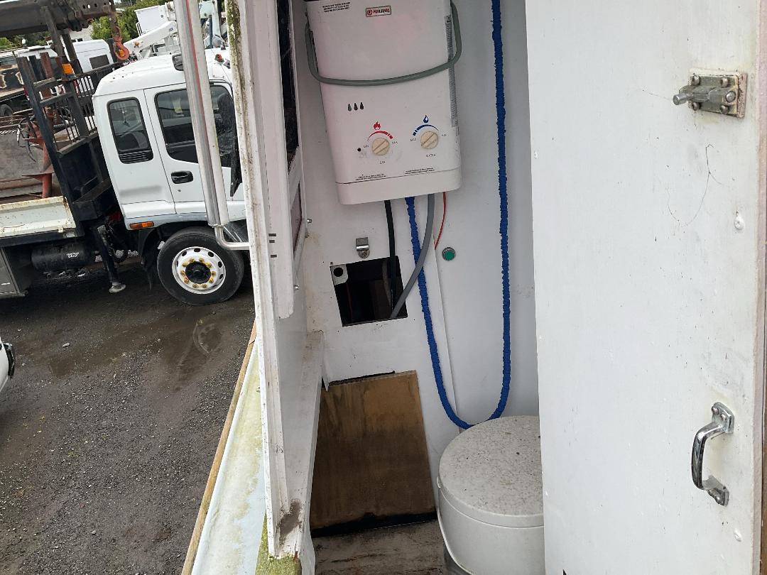 Photo '46' of 318H3 : 2003 Shark Cat 5700 Photo '46' of 318H3 : 2003 Shark Cat 5700