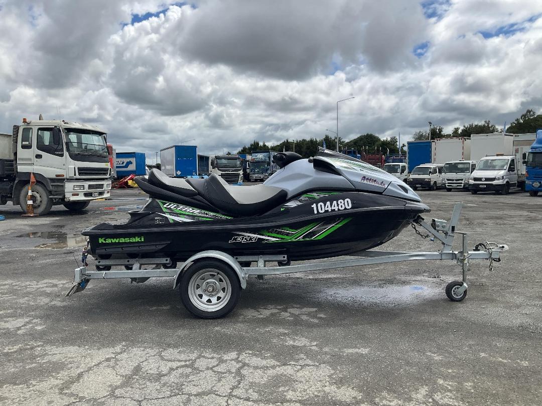 Photo '2' of 175E4 : 2014 Kawasaki Ultra LX Jetski