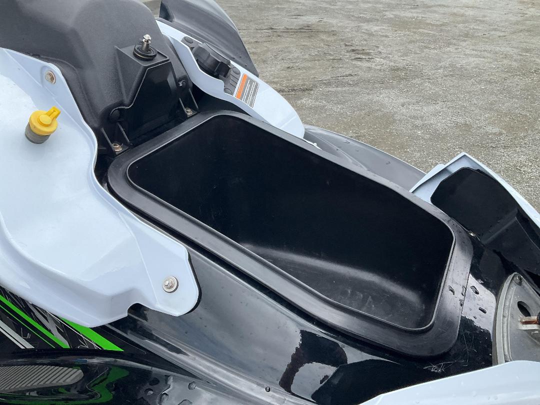 Photo '14' of 175E4 : 2014 Kawasaki Ultra LX Jetski