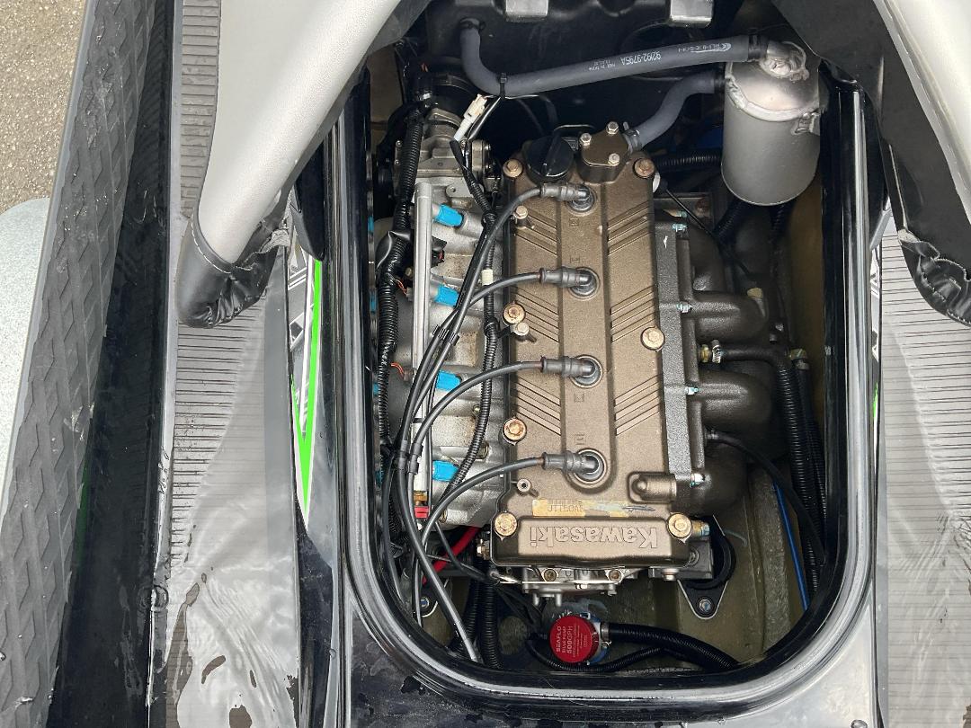 Photo '24' of 175E4 : 2014 Kawasaki Ultra LX Jetski