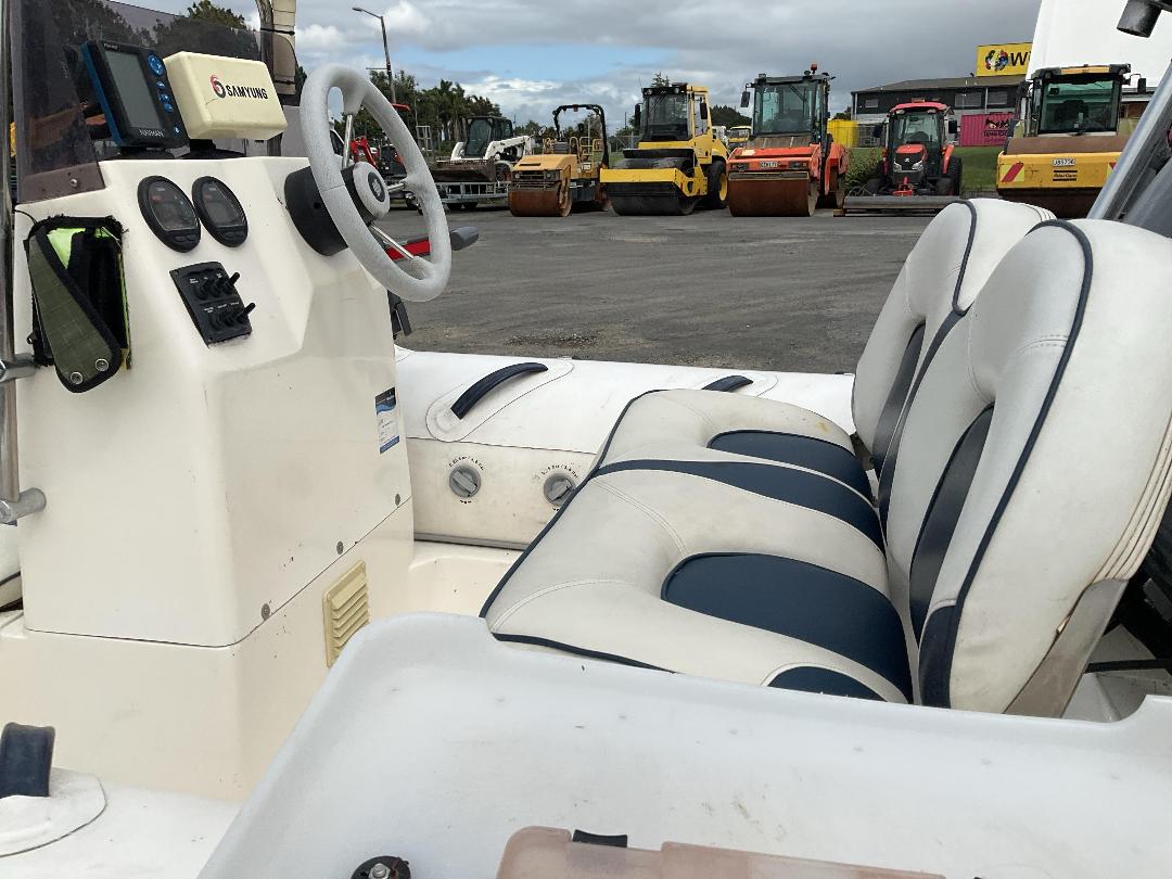 Photo '10' of Aurora Boat with 2009 Voyager Trailer