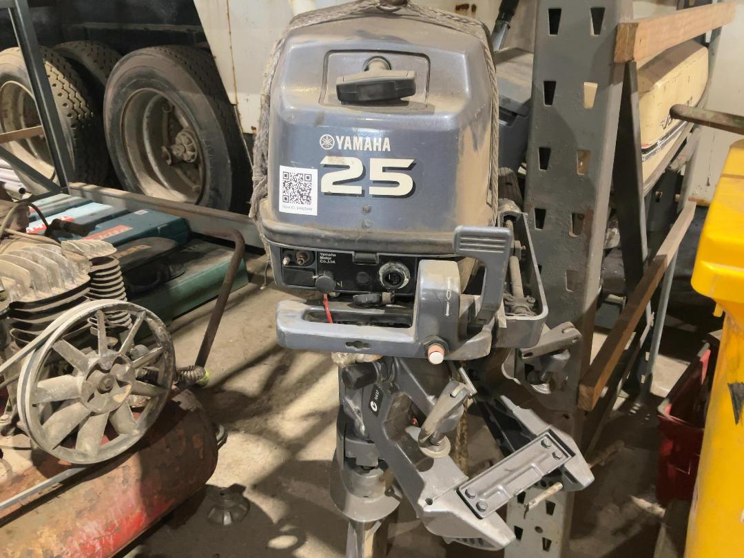 Photo '2' of Yamaha 25 Boat Motor
