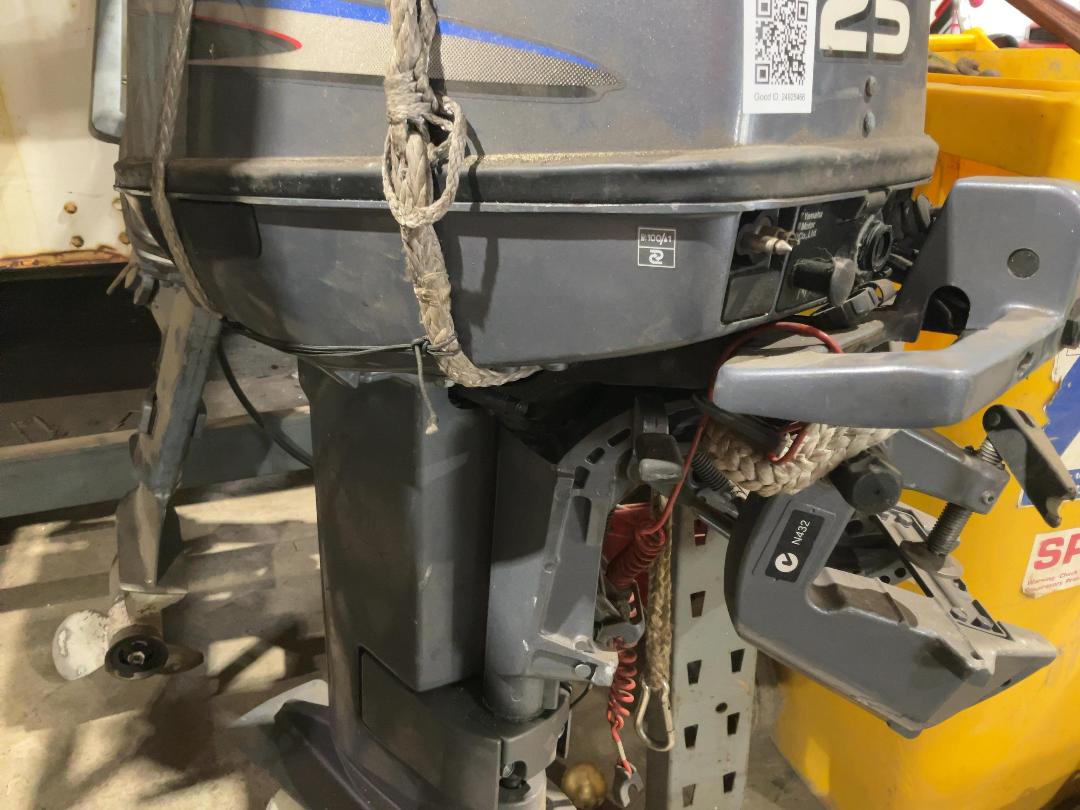 Photo '4' of Yamaha 25 Boat Motor