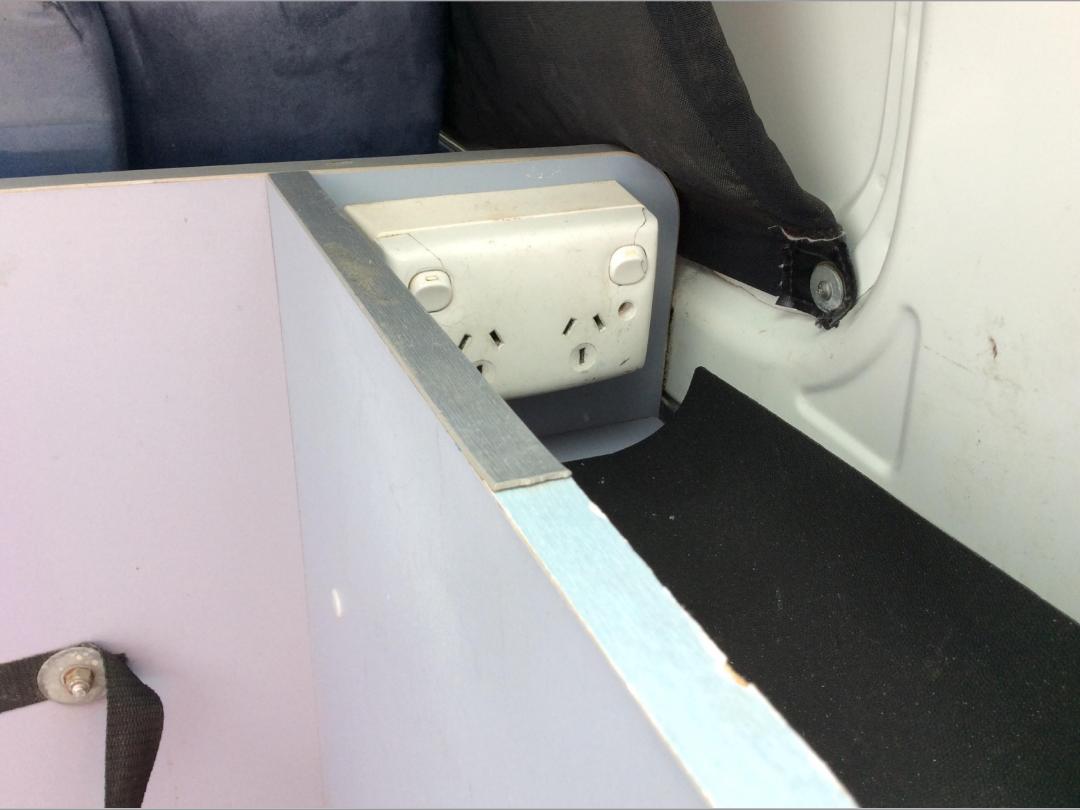 Photo '32' of Mitsubishi Express 2.4 EFI Motorhome Photo '32' of Mitsubishi Express 2.4 EFI Motorhome