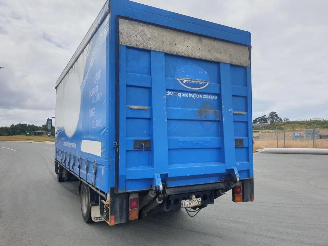 Photo '8' of Mitsubishi Fighter 4X2 6.5 Tonne Curtainsider Photo '8' of Mitsubishi Fighter 4X2 6.5 Tonne Curtainsider