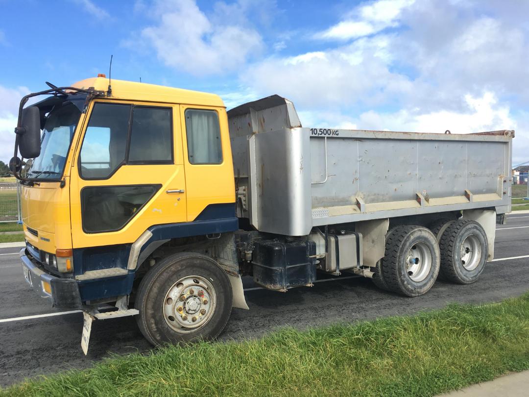 Photo '28' of Mitsubishi FV 417H Tipper Photo '28' of Mitsubishi FV 417H Tipper