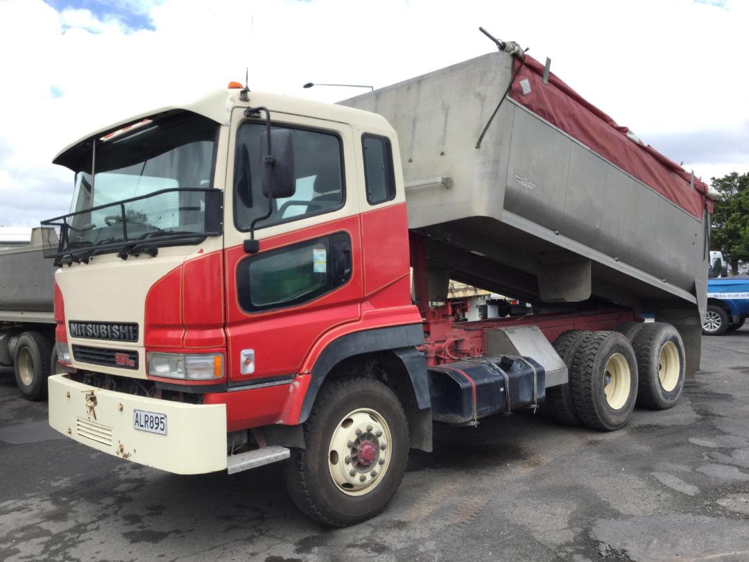 Photo '2' of Mitsubishi Shogun FV430K1 Tipper Photo '2' of Mitsubishi Shogun FV430K1 Tipper