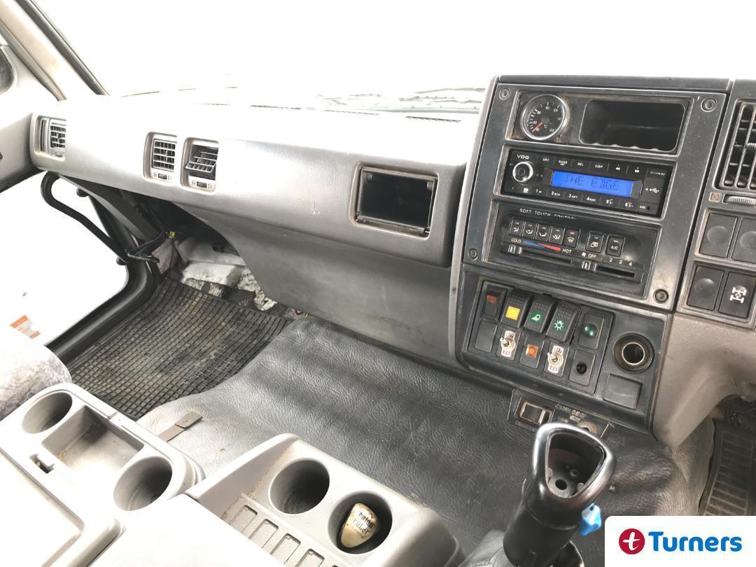 Photo '6' of Nissan Diesel CW400S S Tractor-Unit Photo '6' of Nissan Diesel CW400S S Tractor-Unit