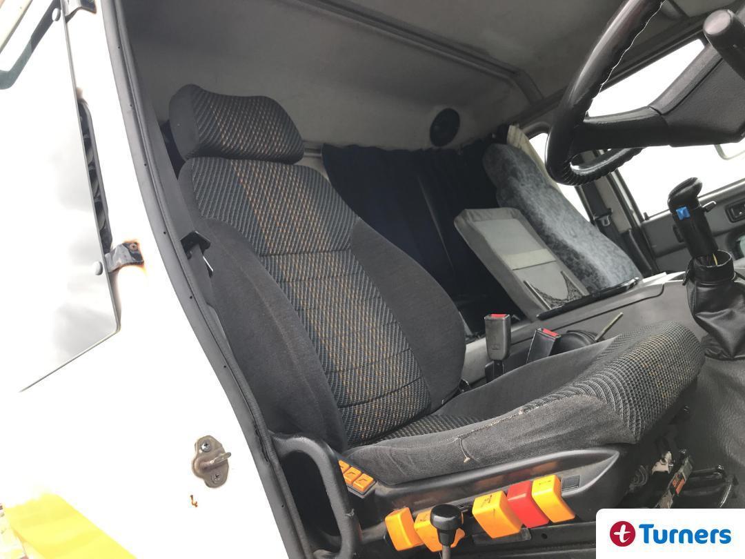 Photo '7' of Nissan Diesel CW400S S Tractor-Unit Photo '7' of Nissan Diesel CW400S S Tractor-Unit
