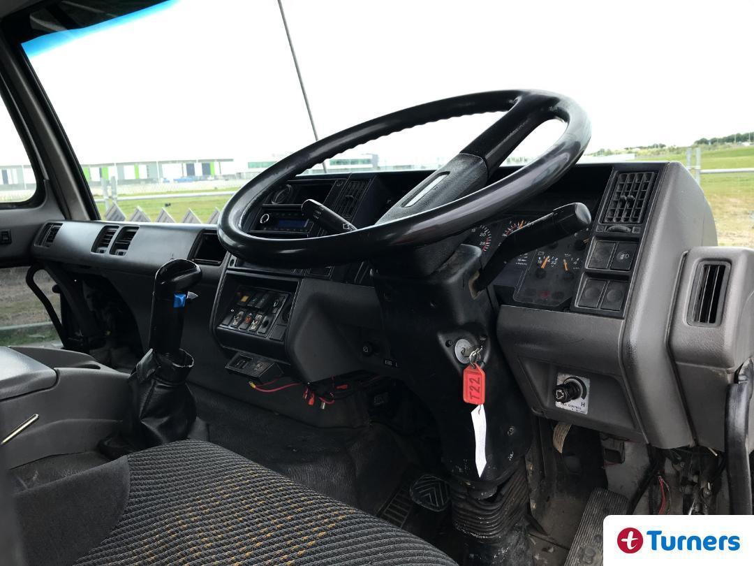 Photo '8' of Nissan Diesel CW400S S Tractor-Unit Photo '8' of Nissan Diesel CW400S S Tractor-Unit