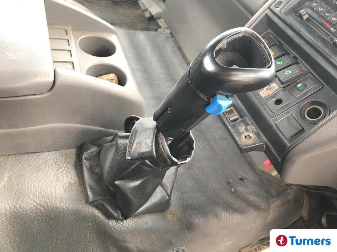 Photo '9' of Nissan Diesel CW400S S Tractor-Unit Photo '9' of Nissan Diesel CW400S S Tractor-Unit
