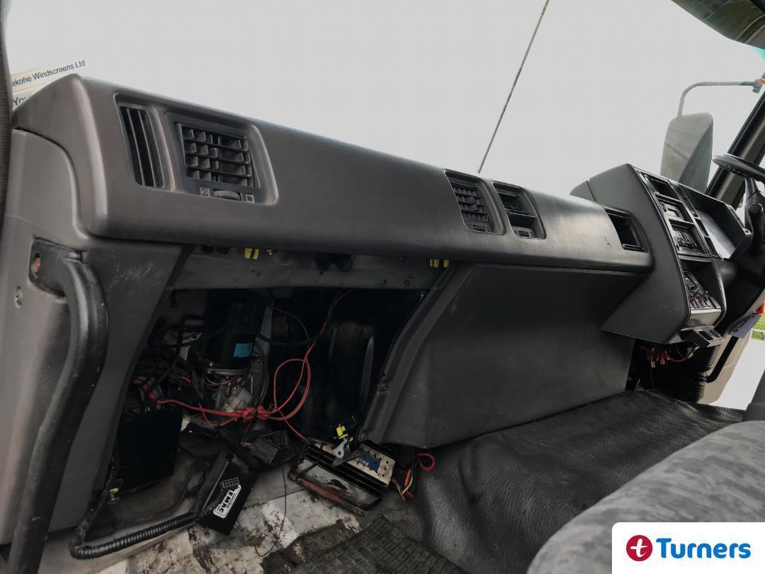 Photo '18' of Nissan Diesel CW400S S Tractor-Unit Photo '18' of Nissan Diesel CW400S S Tractor-Unit