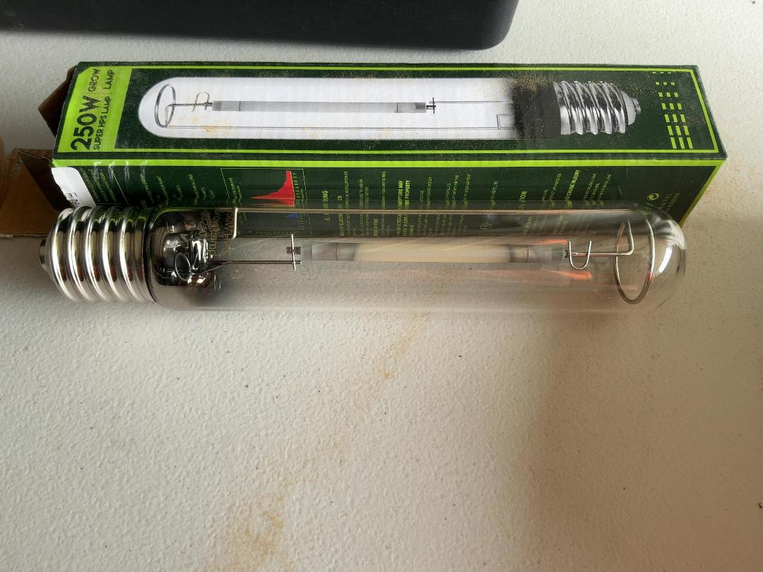 Photo '4' of 6x 250W Super HPS Grow Lamps